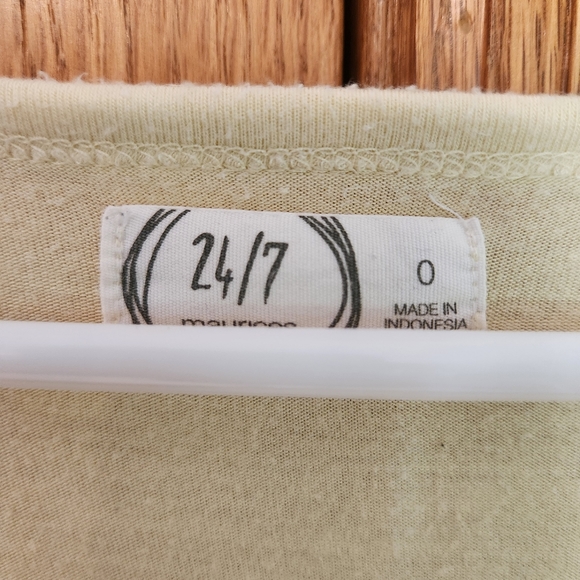 24/7 Maurices Top - Picture 2 of 7